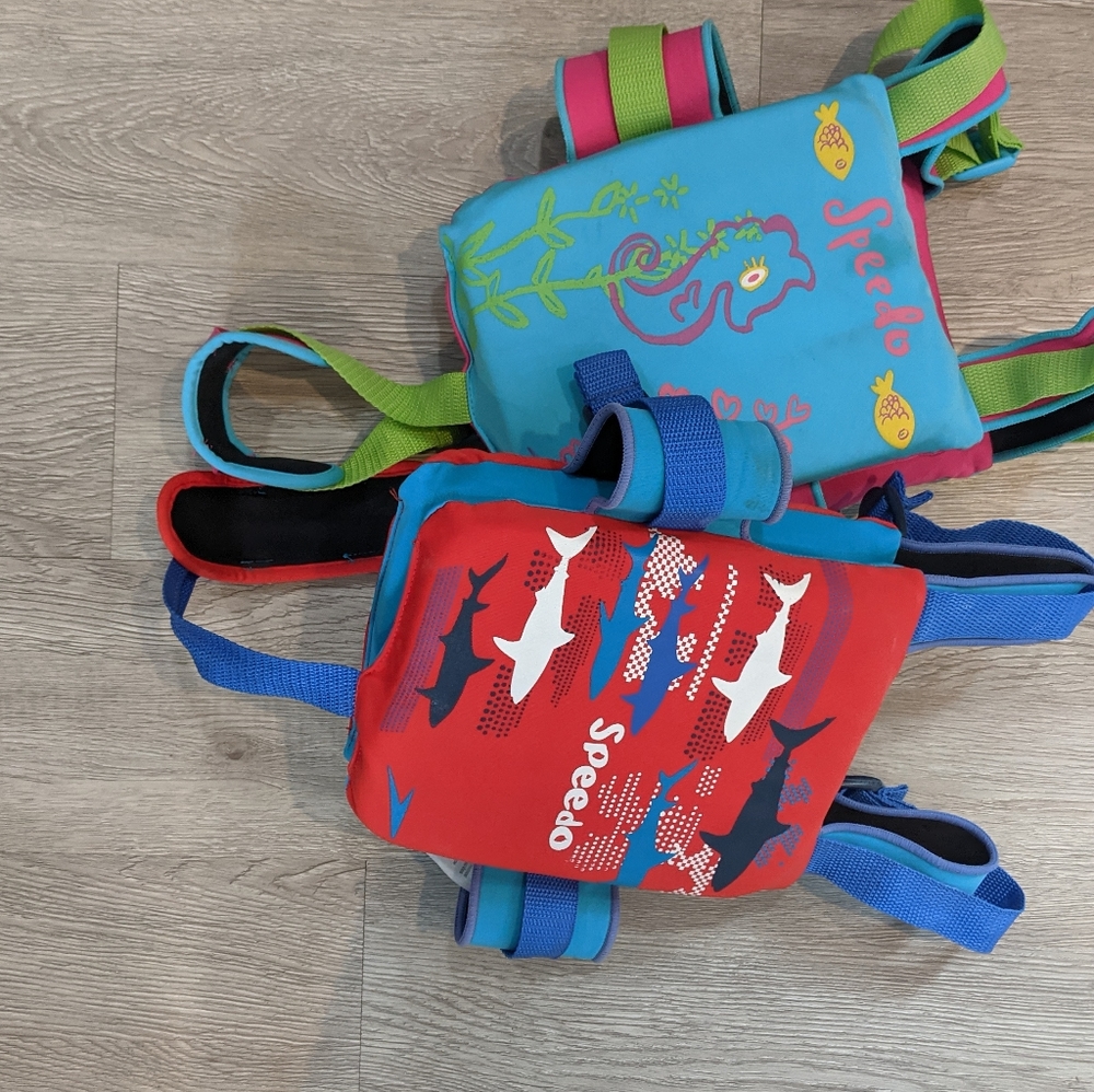 Speedo swim floaties
